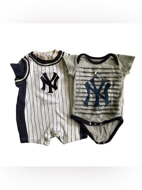 Majestic New York Yankees Baseball Baby Onesie Shorts Romper Lot Size 0-3 3-6